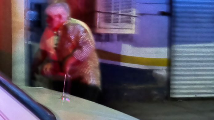 Abuelito estaba tirado y sangrado del rosto andaba muy ebrio