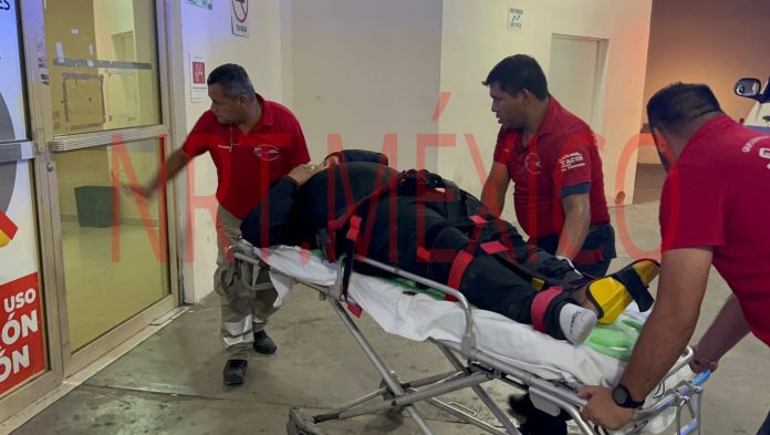 Se duerme conductor y choca una patrulla deja lesionado un policía