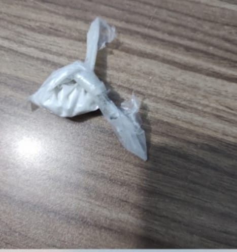 Cae delincuente con dinero, droga y objetos robados