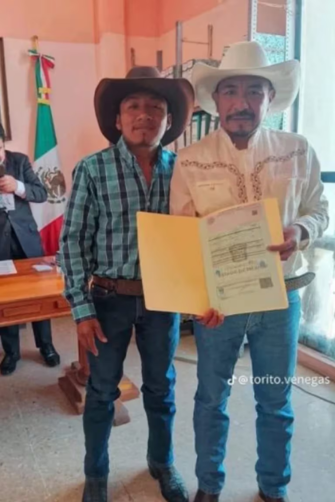 Albañil y su 'chalán' se casan y conmueven en redes con su historia de amor