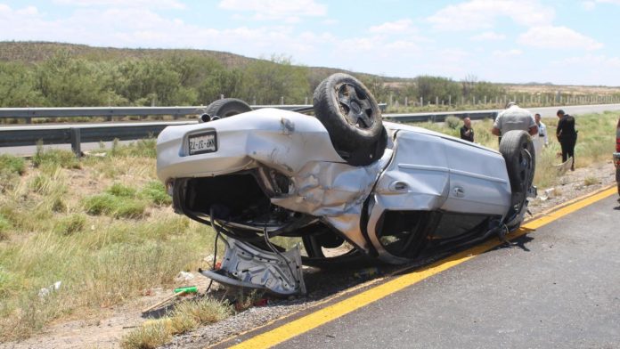 Hombre fallece en una fatal volcadura en Coahuila