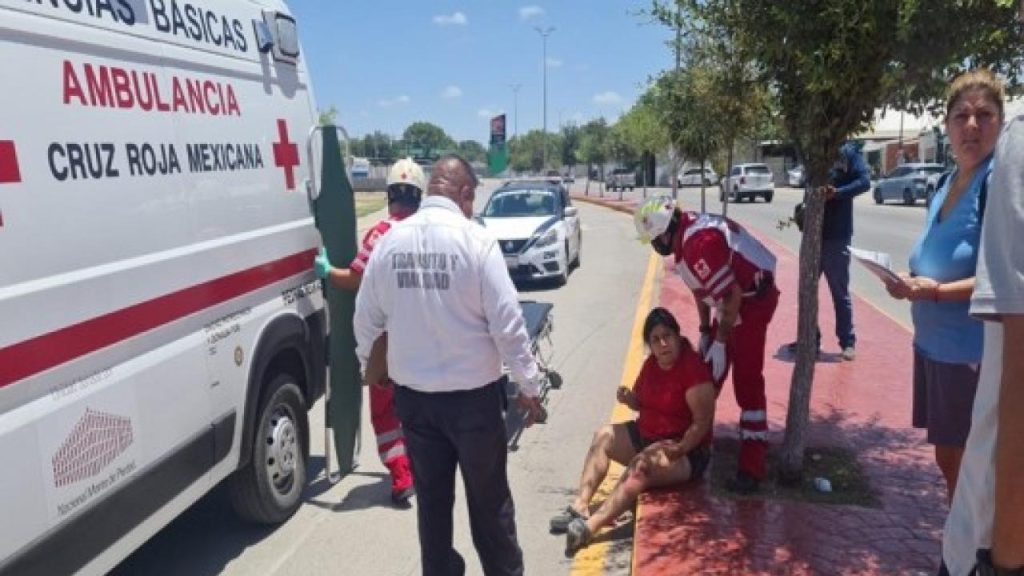 Mujer es atropellada por su propia camioneta en Piedras Negras.