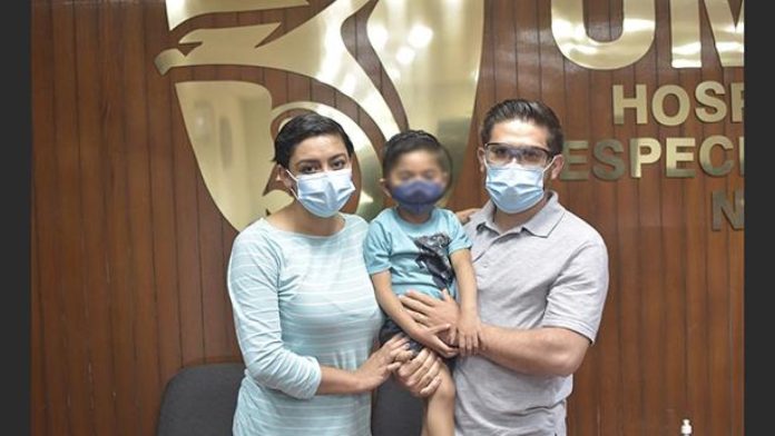 Especialistas del IMSS en Nuevo León realizan trasplante de células madre a niño de 4 años