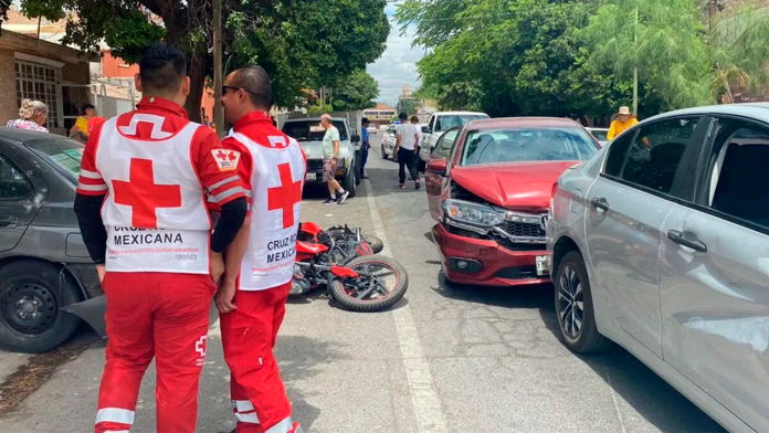 Conductor provoca carambola al intentar estacionarse frente a su casa en Coahuila