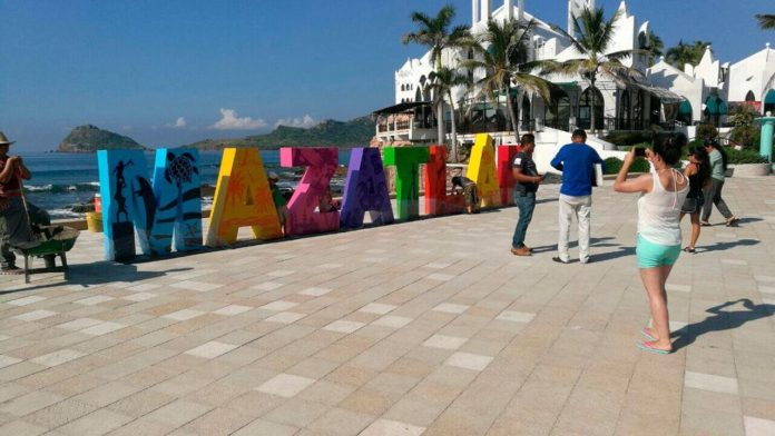 Estafan a 100 turistas de Coahuila; advierten sobre paquetes turísticos en redes sociales