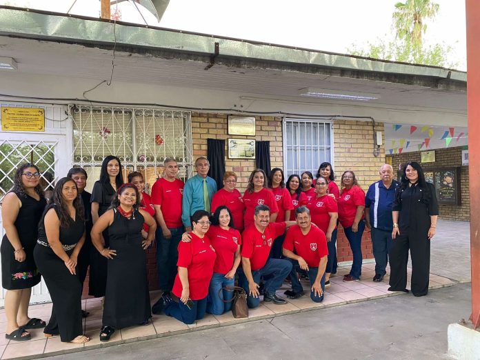 Ex alumnos visitaron su escuela en Agujita
