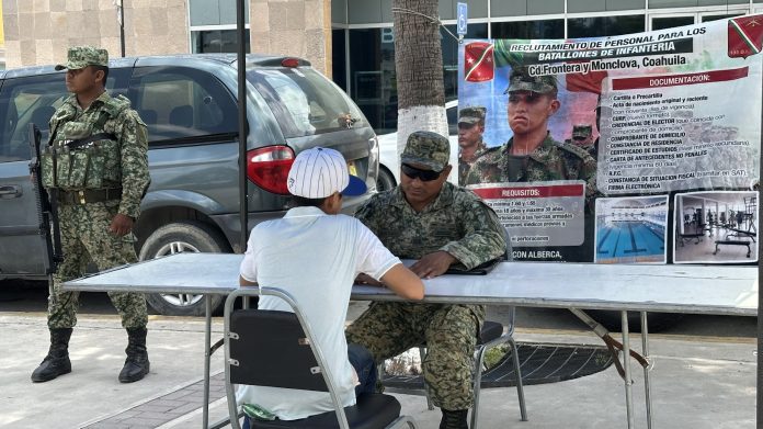 La Secretaría de la Defensa Nacional (Sedena) continúa su campaña de reclutamiento en Monclova y la Región Centro de Coahuila.