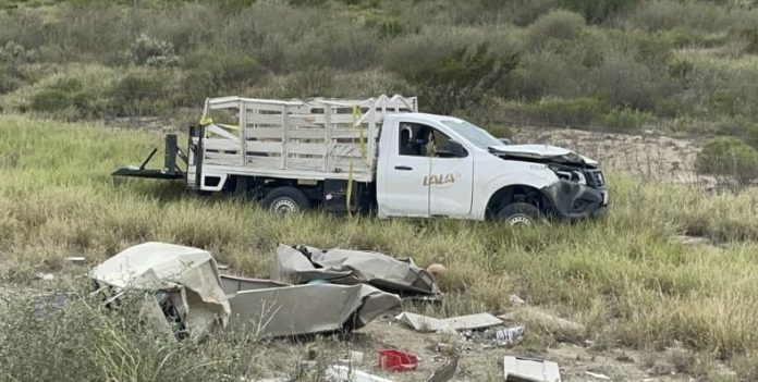 Riega toda la leche tras fuerte volcadura 