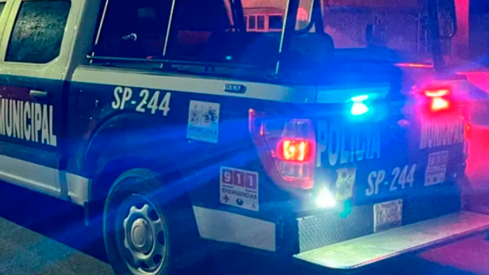 Joven en Monclova prende fuego a un árbol e intenta suicidarse en la vía pública