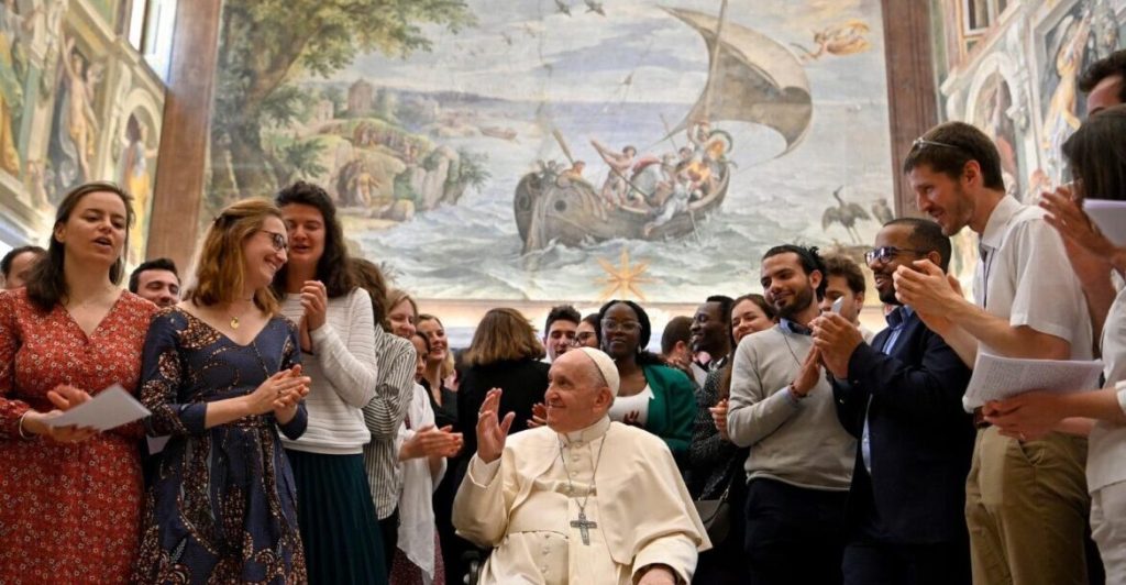 PAPA FRANCISCO JOVENES
