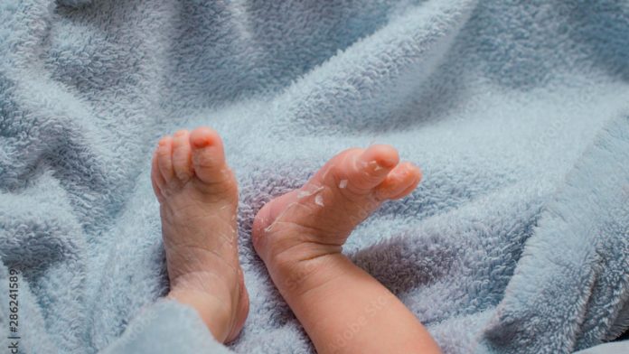 Pequeño de 5 años encuentra sin vida a su hermana recién nacida