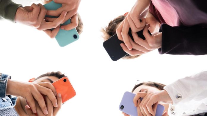 TikTok es multado con 2.1 millones de euros por irregularidades sobre control parental