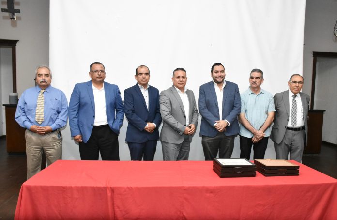 Reconoce Carlos Villarreal labor de abogados