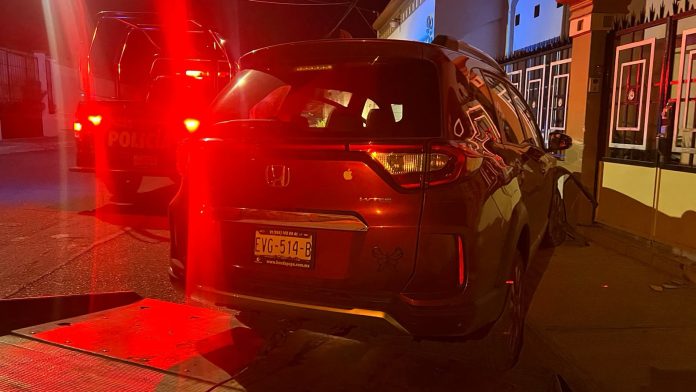 Dormita y choca con vivienda en colonia residencial