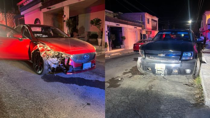 Conductor de Mazda choca camioneta que estaba estacionada