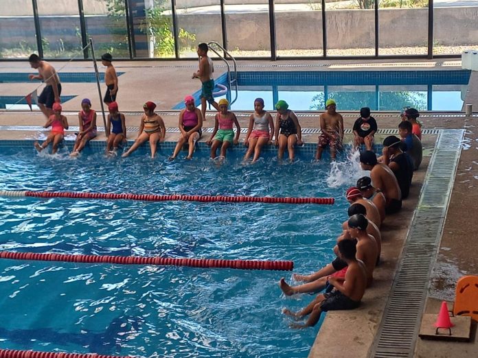 Arranca curso de verano de natación