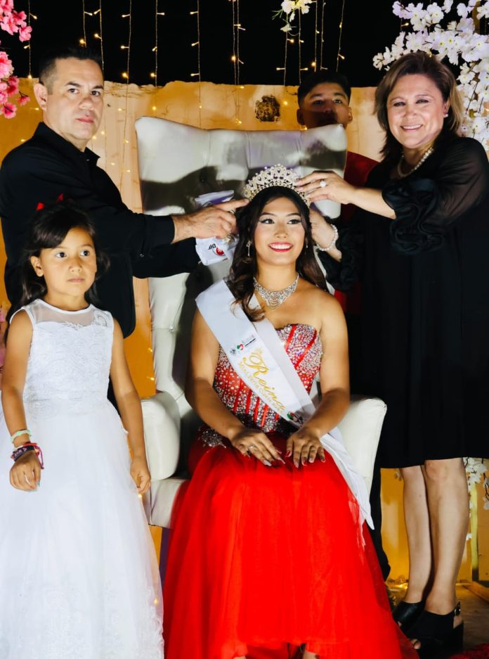 Coronan a Adela I como reina de la Villa de Cloete