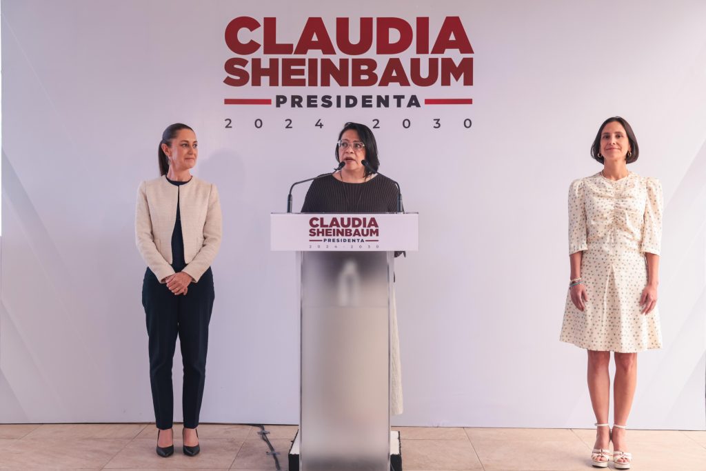 Claudia Sheinbaum presenta a Emilia Esther Calleja Alor como la primera mujer directora de la CFE