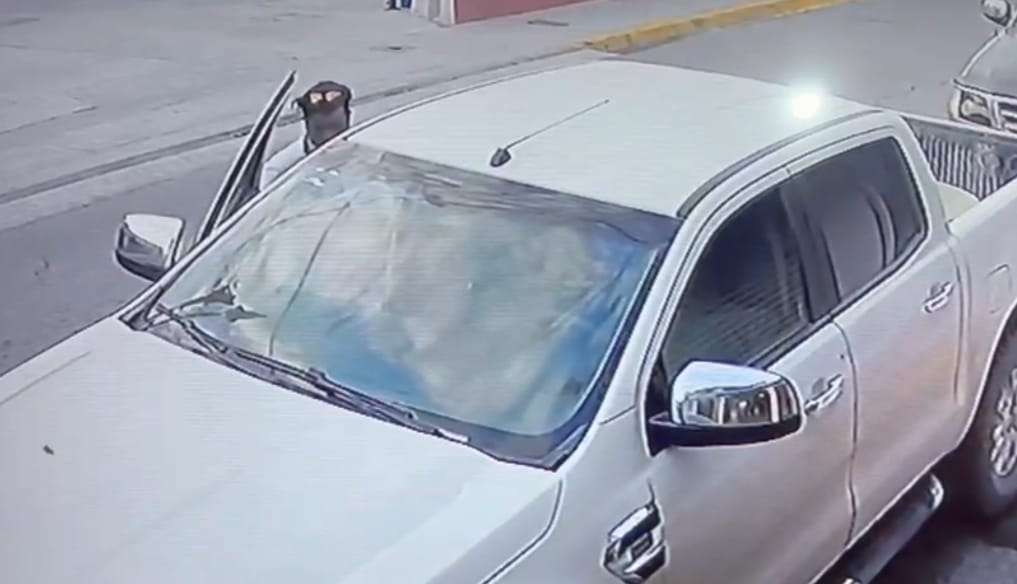 Exhiben a ladrón por robarse laptop y celular de maestro en Ramos Arizpe