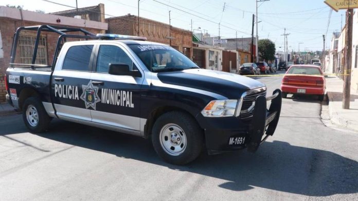 Conductor no respeta alto provocando aparatoso accidente en Coahuila; huyó del lugar