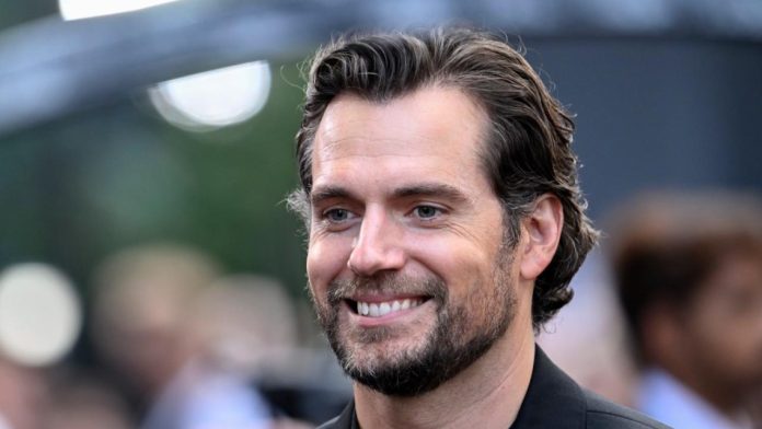 Henry Cavill sorprende con imagen oficial como Wolverine y causa furor en redes