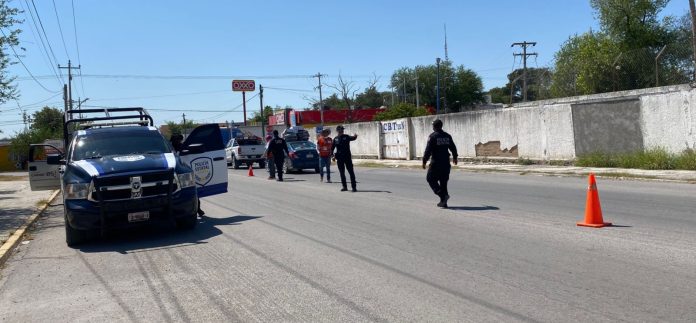 Instalan operativo de revisión de placas en Sabinas