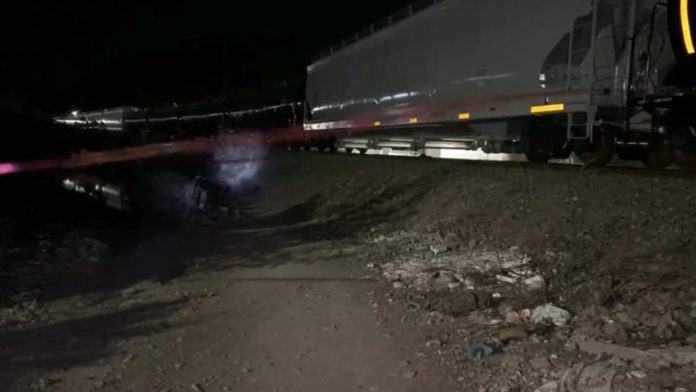 Encuentran a hombre sin vida en vías del tren en Saltillo; posible accidente con maquinaria