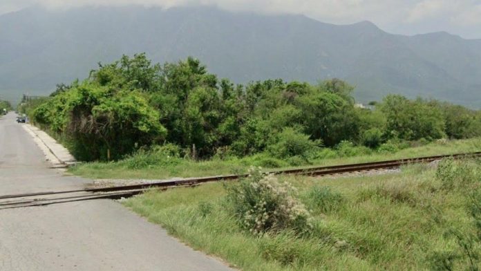 Encuentran cuerpo sin vida de hombre en carretera a Monclova, El Carmen, NL