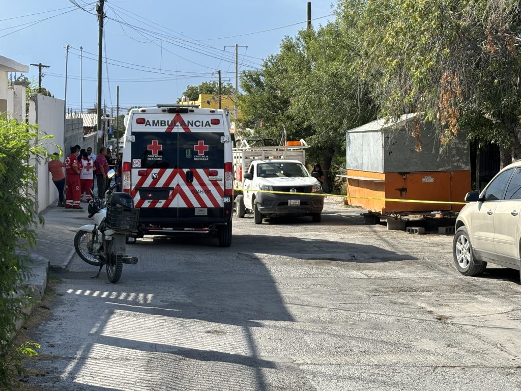 Muere trabajador en vía pública