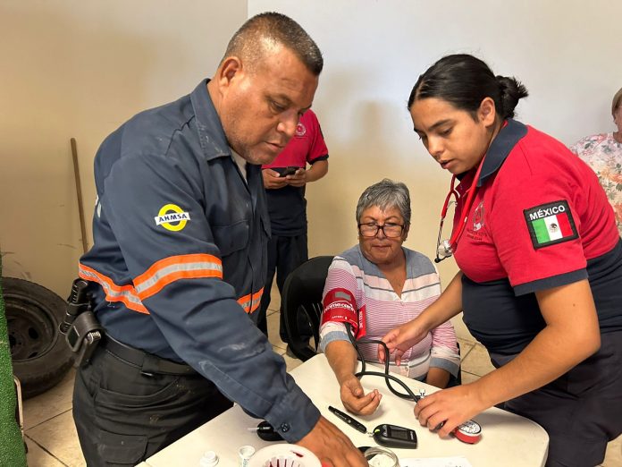 Realiza DIF Nadadores brigada de salud para adultos mayores