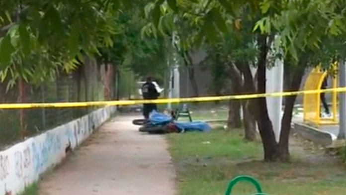 Motociclista es asesinado a balazos en parque de Guadalupe