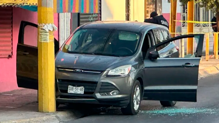 Mujer muere tras ser atacada a balazos mientras transitaba en camioneta