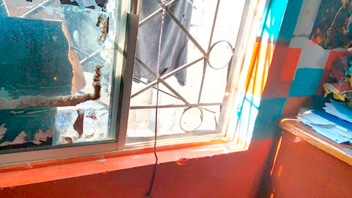 Niño encuentra a su madre colgada en su casa en Nava