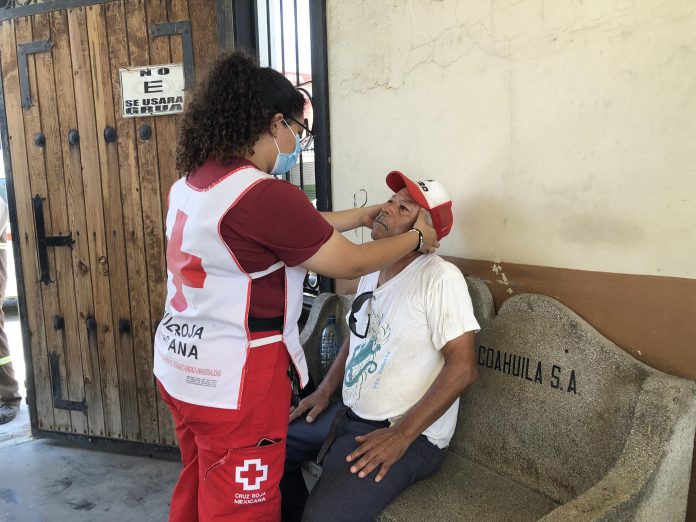 Paramédicos atendieron al conductor involucrado