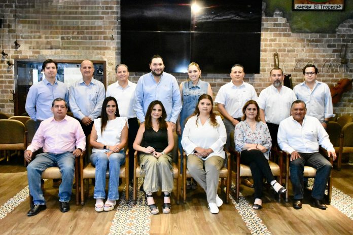 El alcalde electo, Carlos Villarreal se reunió con ciudadanos pertenecientes a diversas cámaras empresariales, clubes de servicios y ONG's.