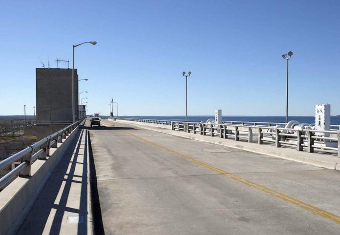 Anuncian cierre temporal de cruce fronterizo en la Presa de la Amistad