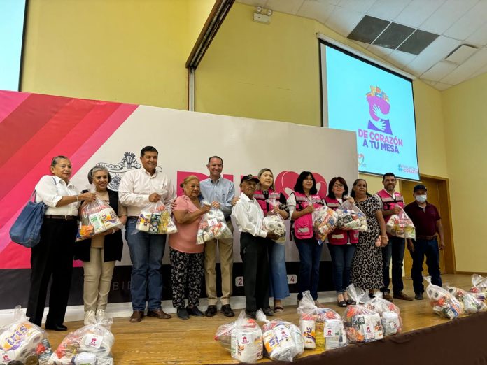 Empacadores voluntarios recibieron apoyo del DIF Acuña