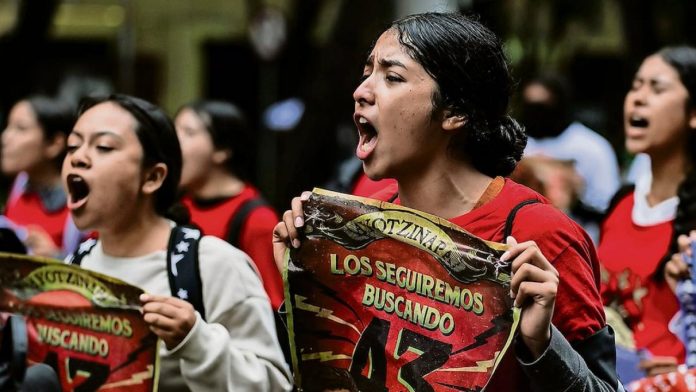Padres de los 43 de Ayotzinapa advierten que continuarán su lucha sin importar quién gobierne