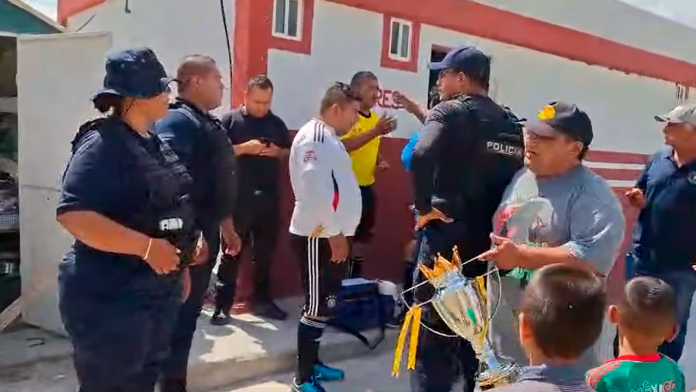 ¡Era la final!: Aficionados intentaron agredir a árbitros tras polémica por un gol en Castaños