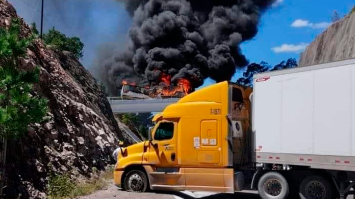 Autobuses con pasajeros de Coahuila fueron interceptados por la delincuencia; iban a Mazatlán