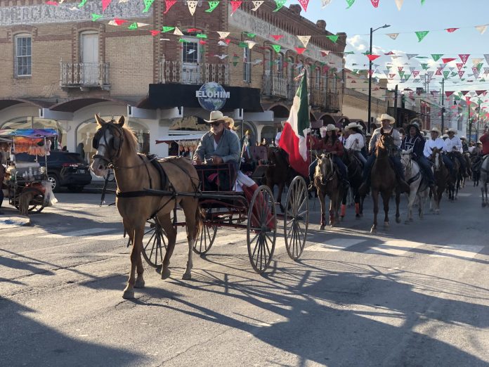 Cabalgantes de Muzquiz y Nueva Rosita llegaron a Sabinas