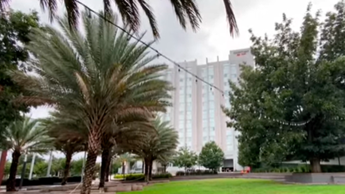 Hallan sin vida a extranjero en hotel de Saltillo; estaba en la ciudad por motivos laborales