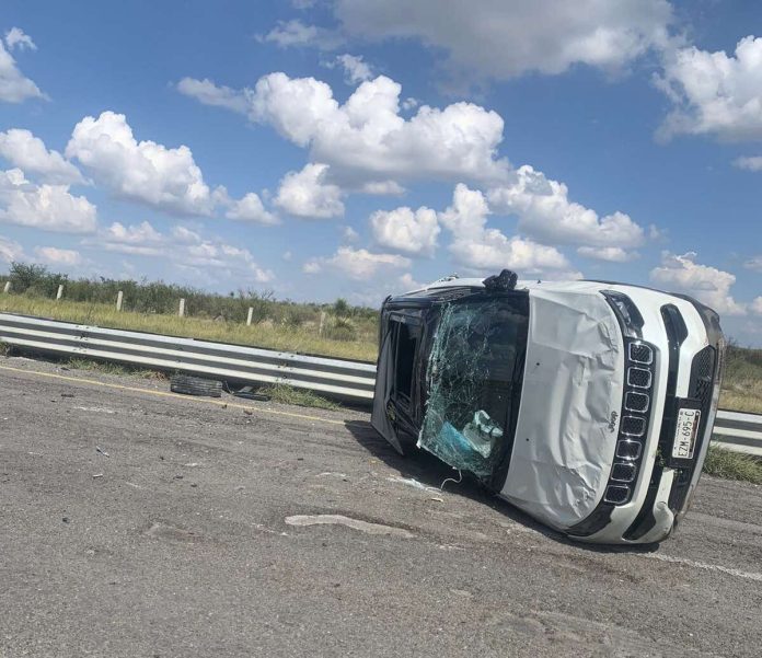 La camioneta Jeep tipo suv quedo en zona de baches destruida tras un accidente
