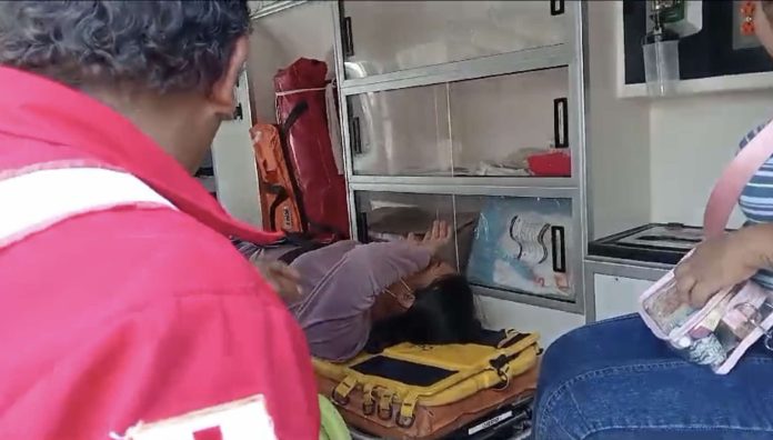 La mujer lesionada fue atendida por paramédicos de Cruz Roja la trasladaron al IMSS