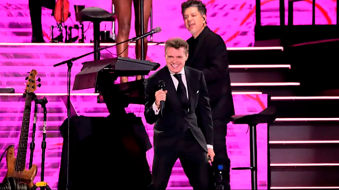 Mujer finge discapacidad para obtener mejor lugar en concierto de Luis Miguel en Saltillo