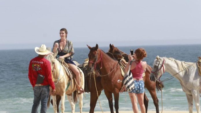 México alcanza récord de 2.5 millones de turistas canadienses y genera ingresos por 2,779 millones de dólares