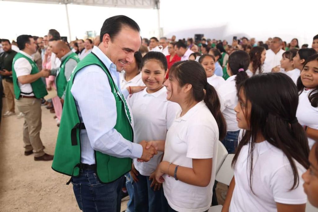 Arranca Manolo 200 obras sociales más en Coahuila