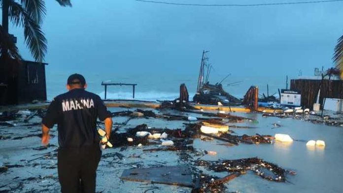 La Marina apoya a la población de Campeche, Yucatán y Quintana Roo tras el paso del huracán Milton