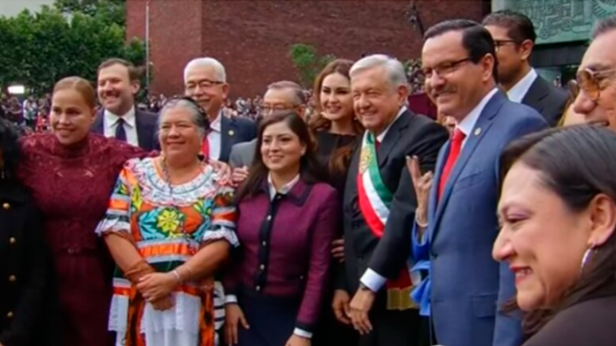 Los simpatizantes de Sheinbaum también aprovecharon el momento para despedirse de AMLO.