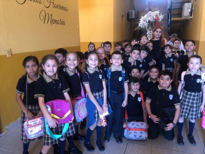 Alumnos del tercer grado del colegio Modelo de Sabinas